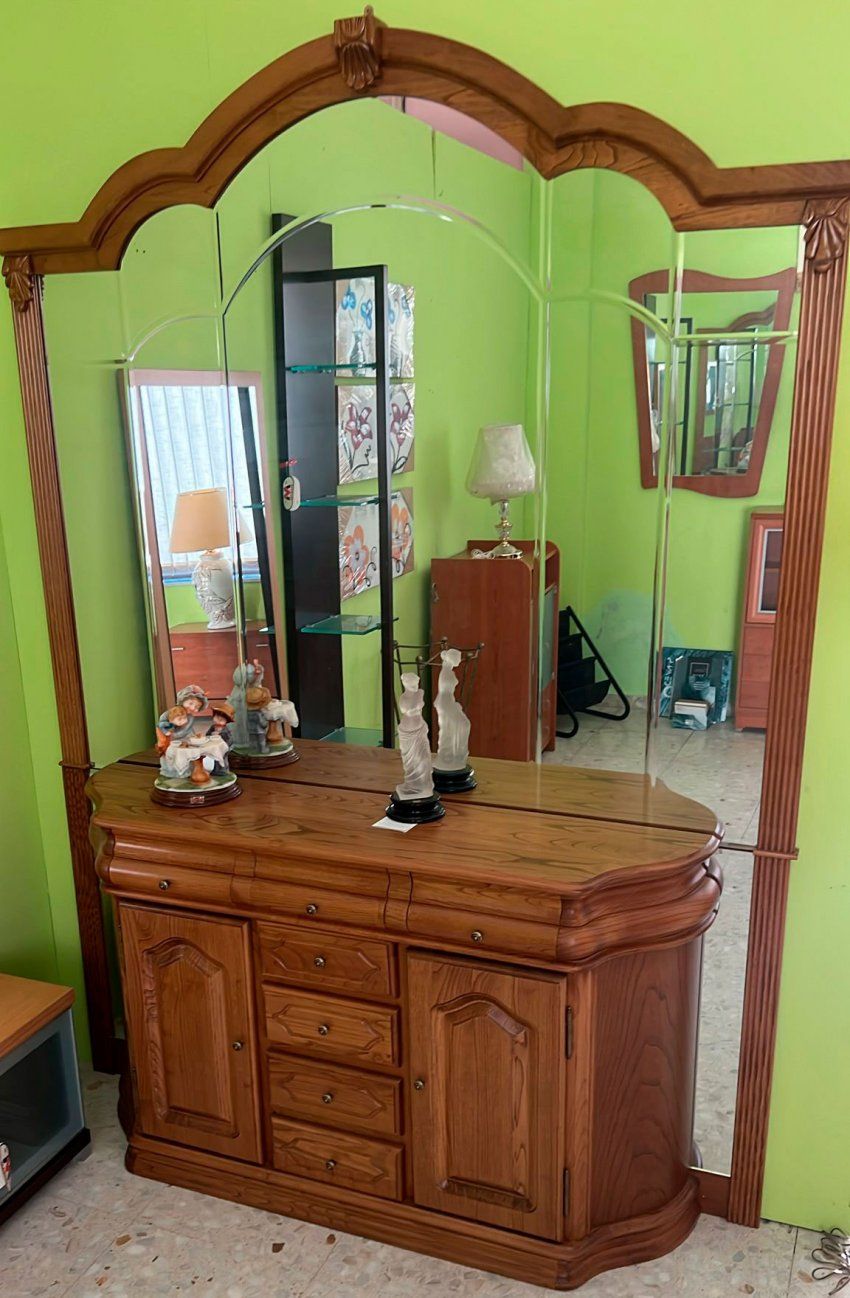 Recibidor clásico en madera de castaño