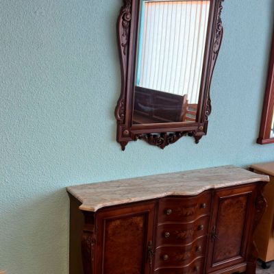 Recibidor clásico con cajones y puertas y espejo independiente