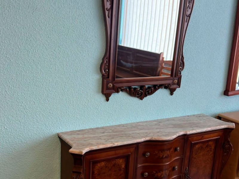 Recibidor clásico con cajones y puertas y espejo independiente